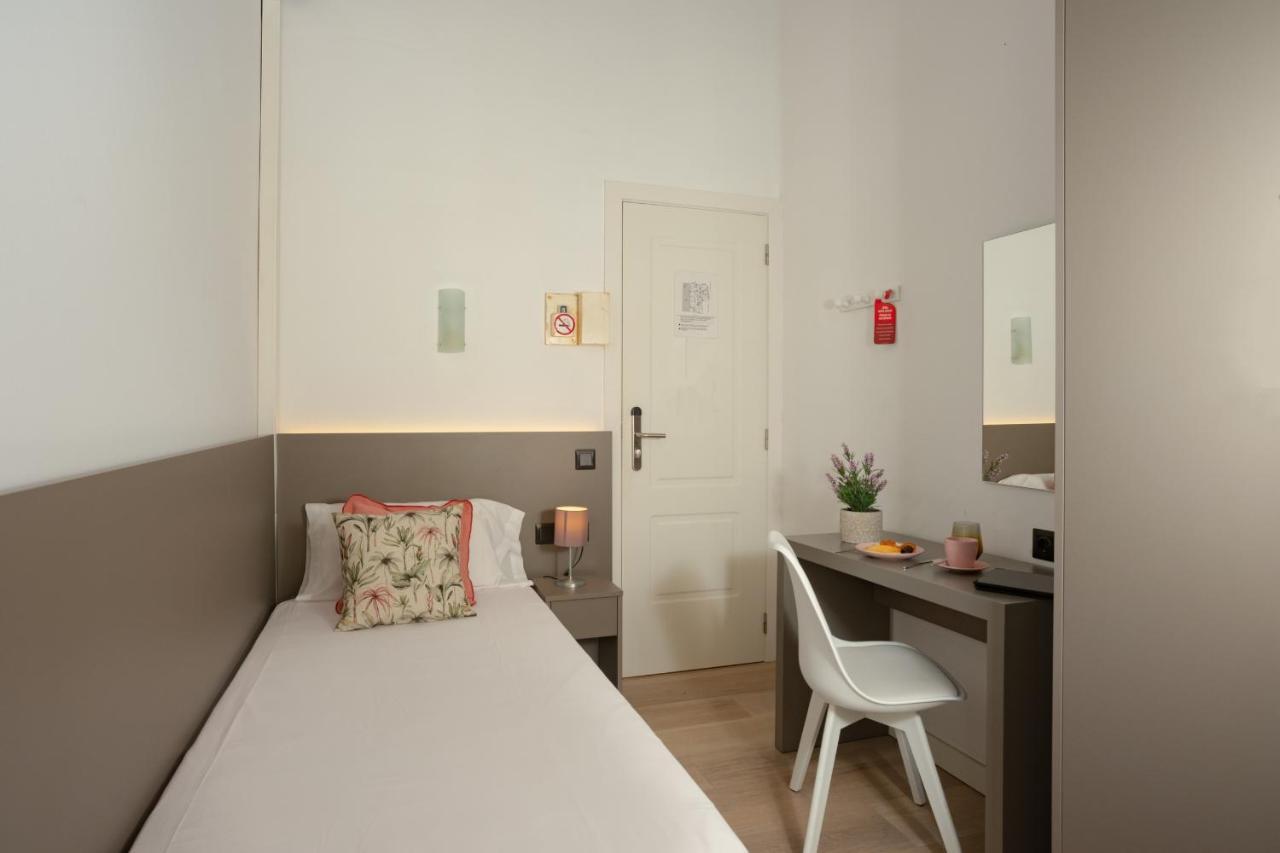 Antonios Hostal Sitges Eksteriør bilde