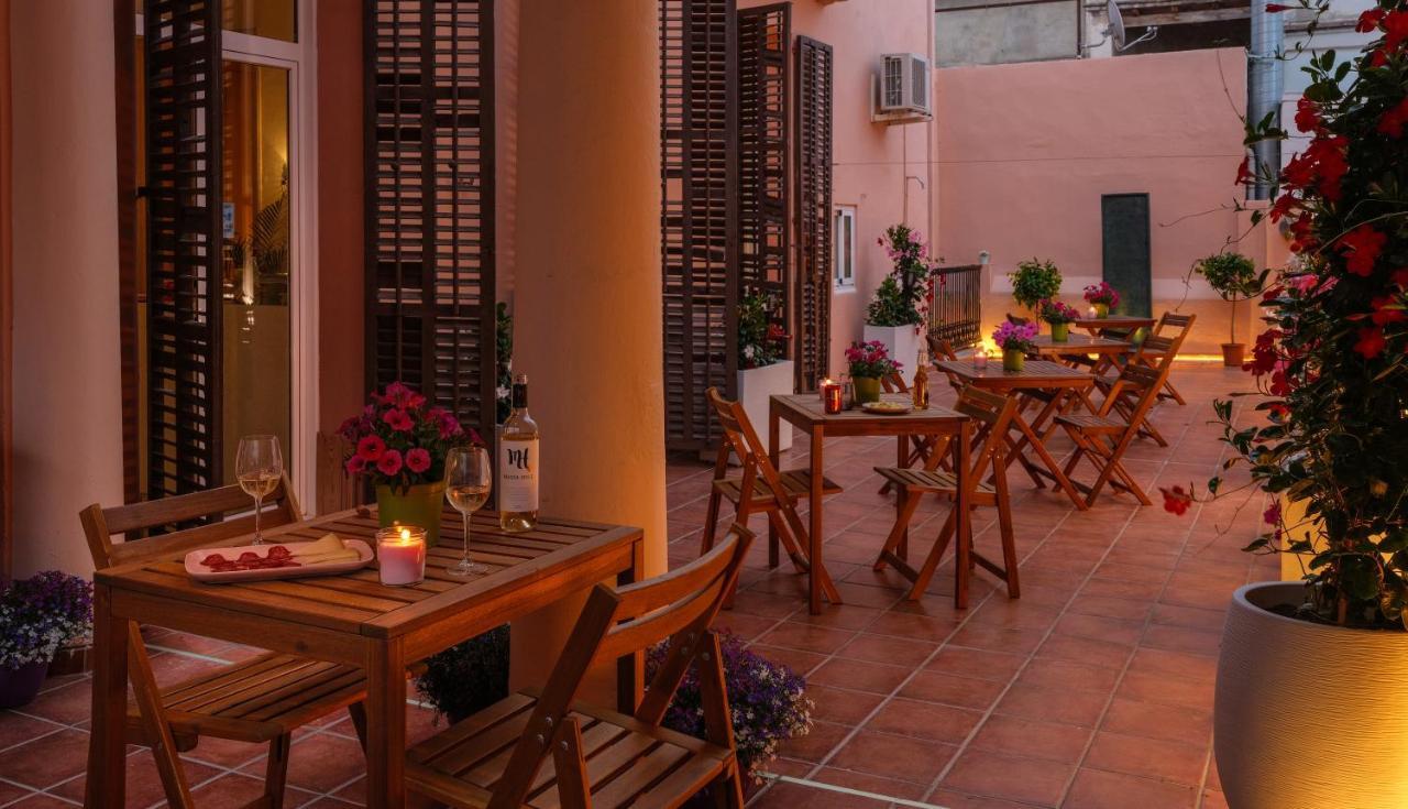 Antonios Hostal Sitges Eksteriør bilde